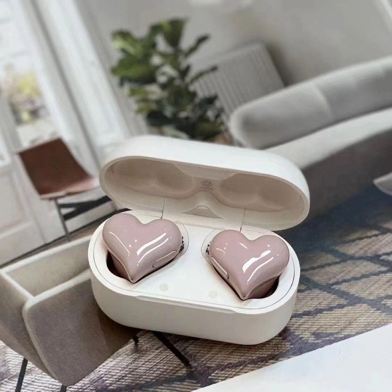 Japan&prime; S Heartbuds Bluetooth Love Headphone Hot Style Tws Heart-Shaped Earphone