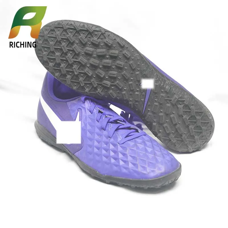 بيع بالجملة للرجال والنساء العلامة التجارية للأحذية الرياضية الثانية يدويًا في المملكة المتحدة. أحذية كرة القدم المستعملة الأصلية من ألمانيا. المورد.