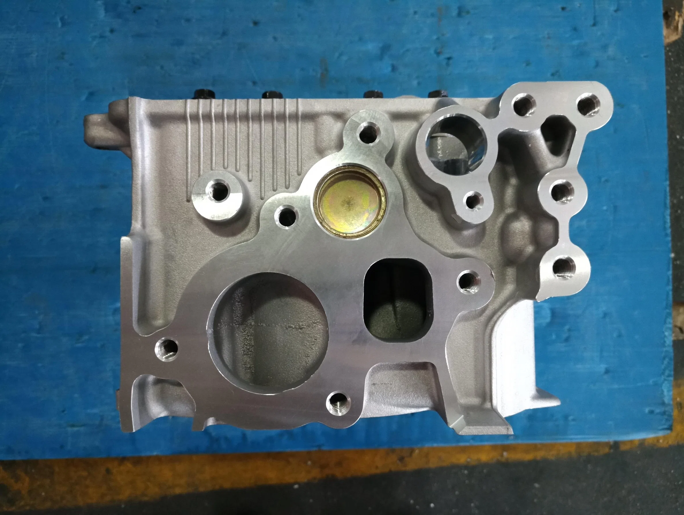 Milexuan Auto Engine Part Cast Iron Auto Accessories Qr25 Qr20 Cylinder Head 110405X00A for Nissan Cabstar Np300 Pickup (D22) 2.5dci