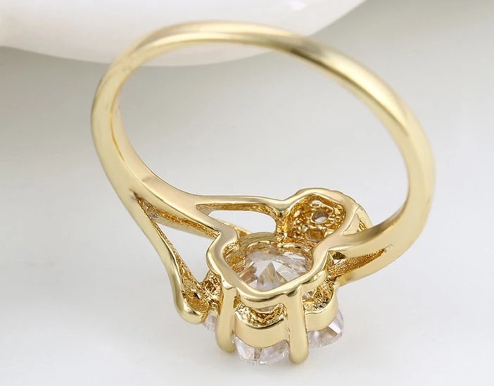 Diseño exclusivo de aleación de cobre chapado en oro 14K Joyería de color anillos baratos