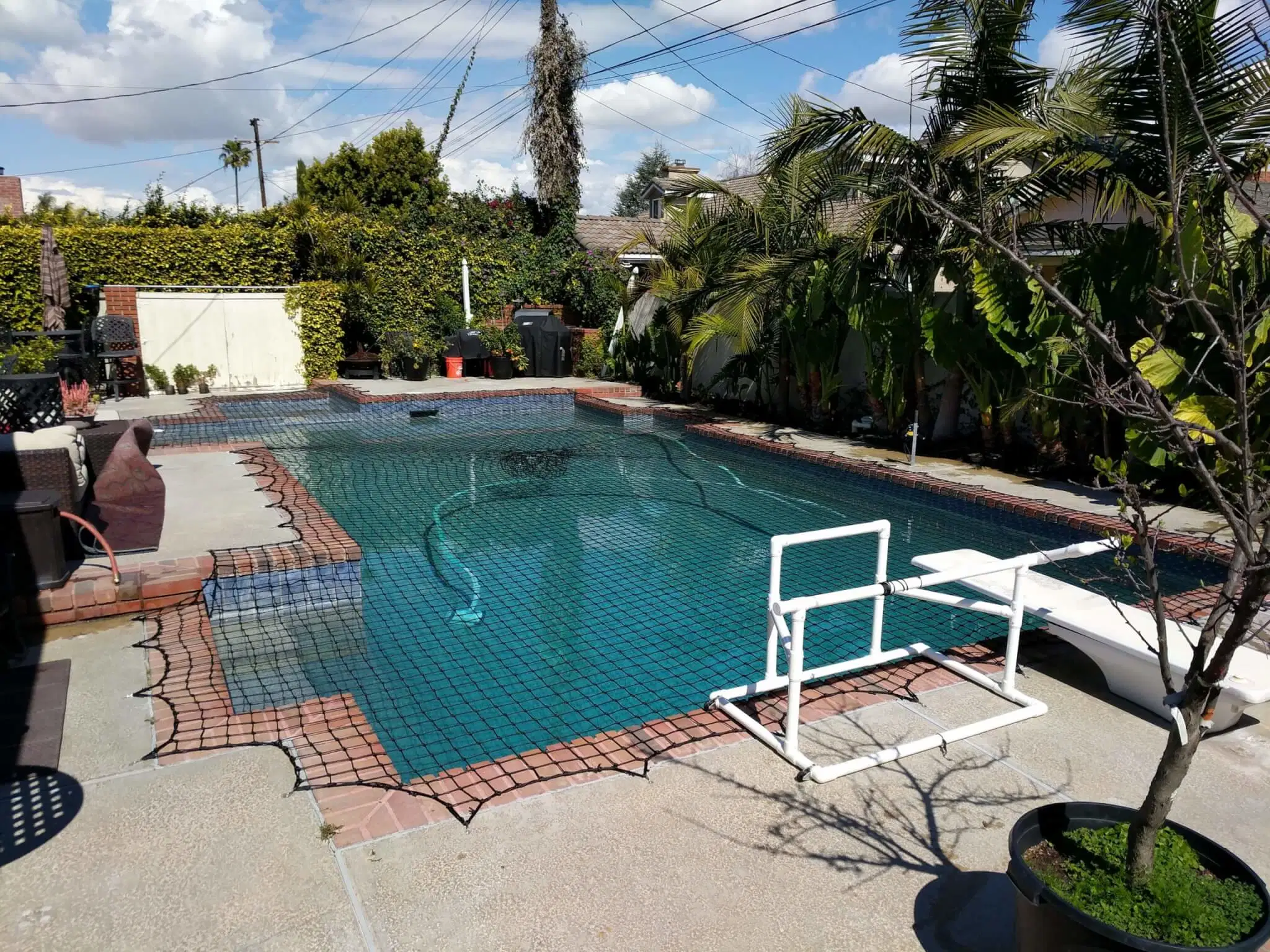 Une piscine pour la construction des capots de sécurité pris en charge de la piscine de l'hiver Couverture foliaire nette