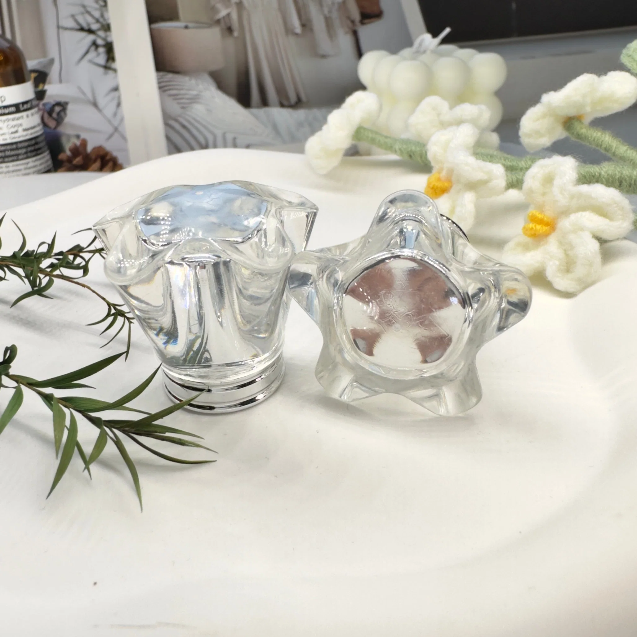 Em forma de flores vaso de perfume pac prata claro Perfume de plástico da tampa do vaso