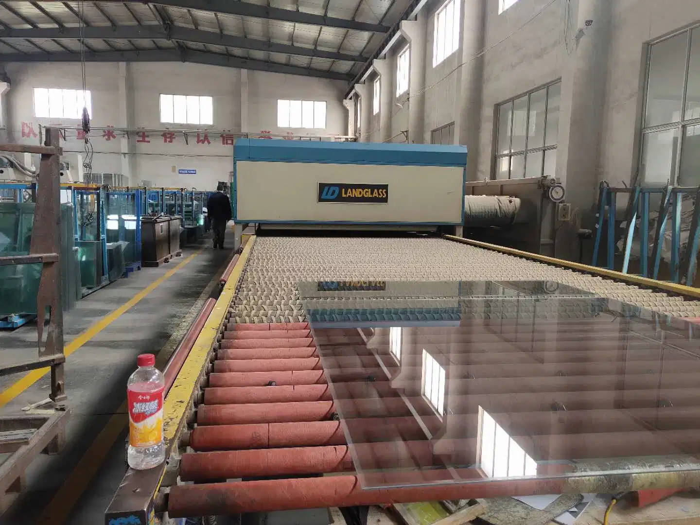 Coating Curved Steel Glass for Elevator Guardrail