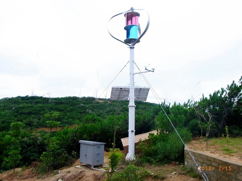 La generadora de energía del viento vertical con panel solar de carga del sistema independiente de las baterías de 48V.