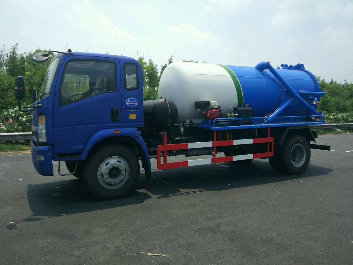 6 Wheel 8, 000liters Sinotruk HOWO Fecal Sewage Suction Trucks