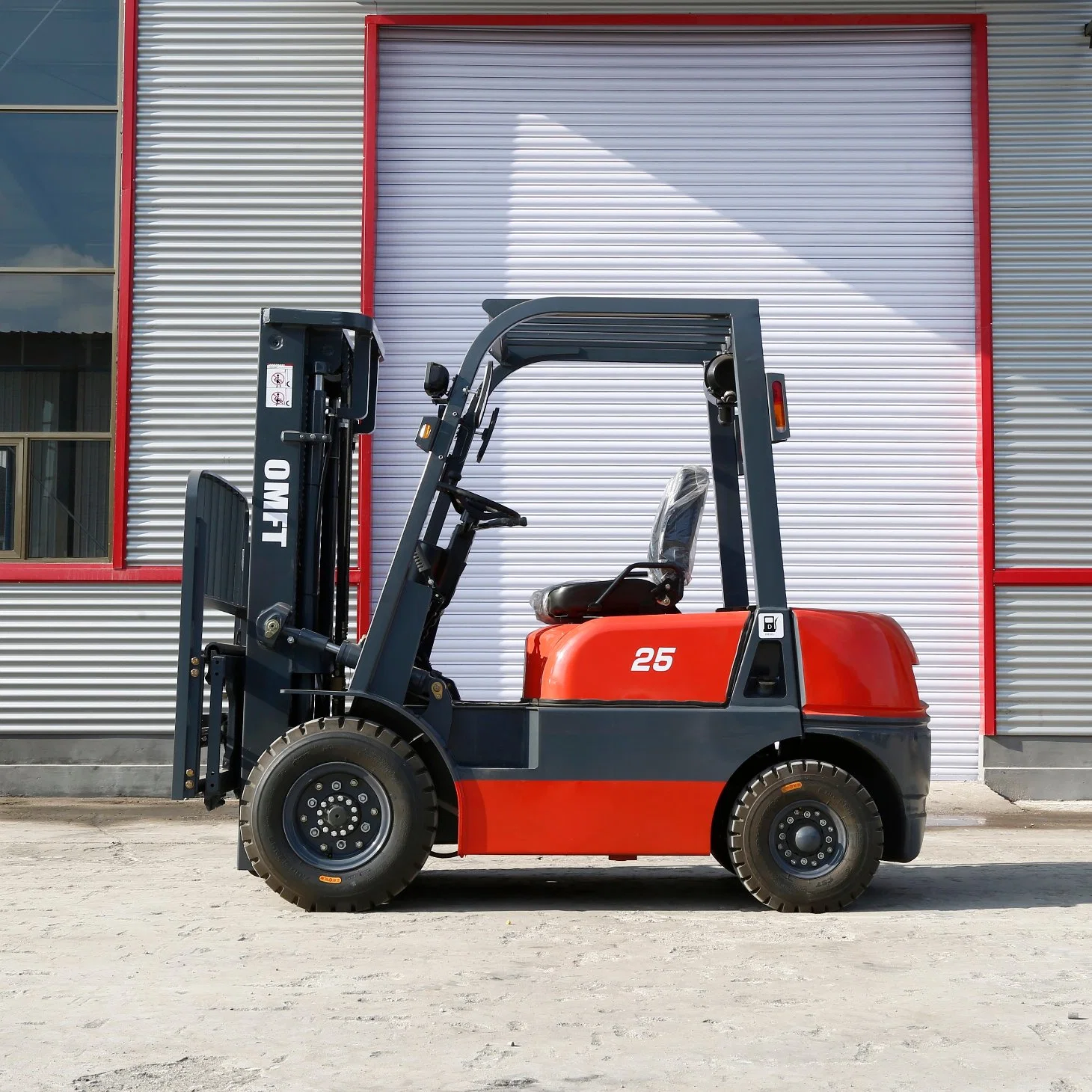 2.5 Ton 2.5t Diesel Forklift Truck with 5.5m 5500mm Three Stage Full Free Mast Triplex Full Free Mast