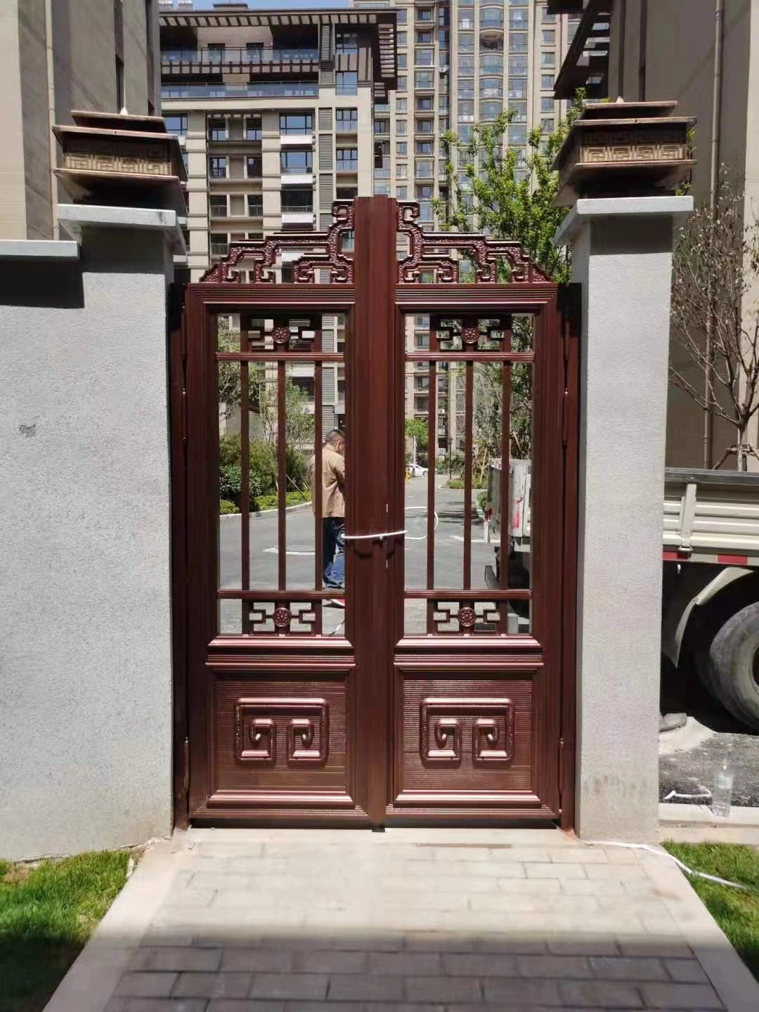 Villa Courtyard Door Aço inoxidável Shutter Door Electric Gate Yard Portão de liga de alumínio para pátio