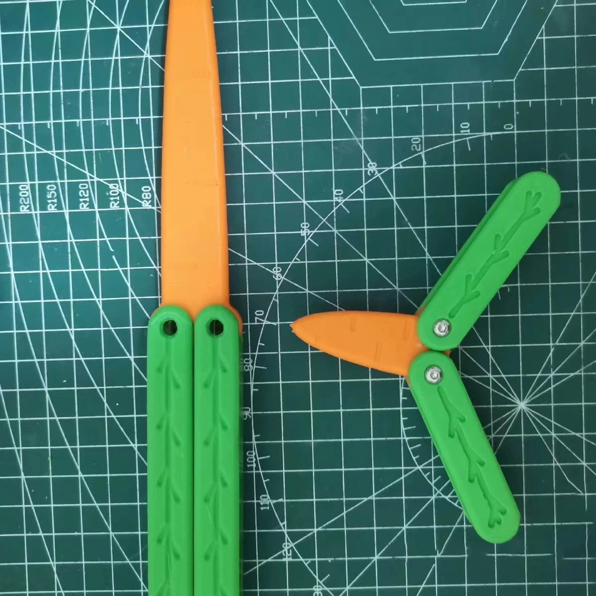 Cute Carrot Design Plastic Toy Butterfly Knife Balisong Trainer