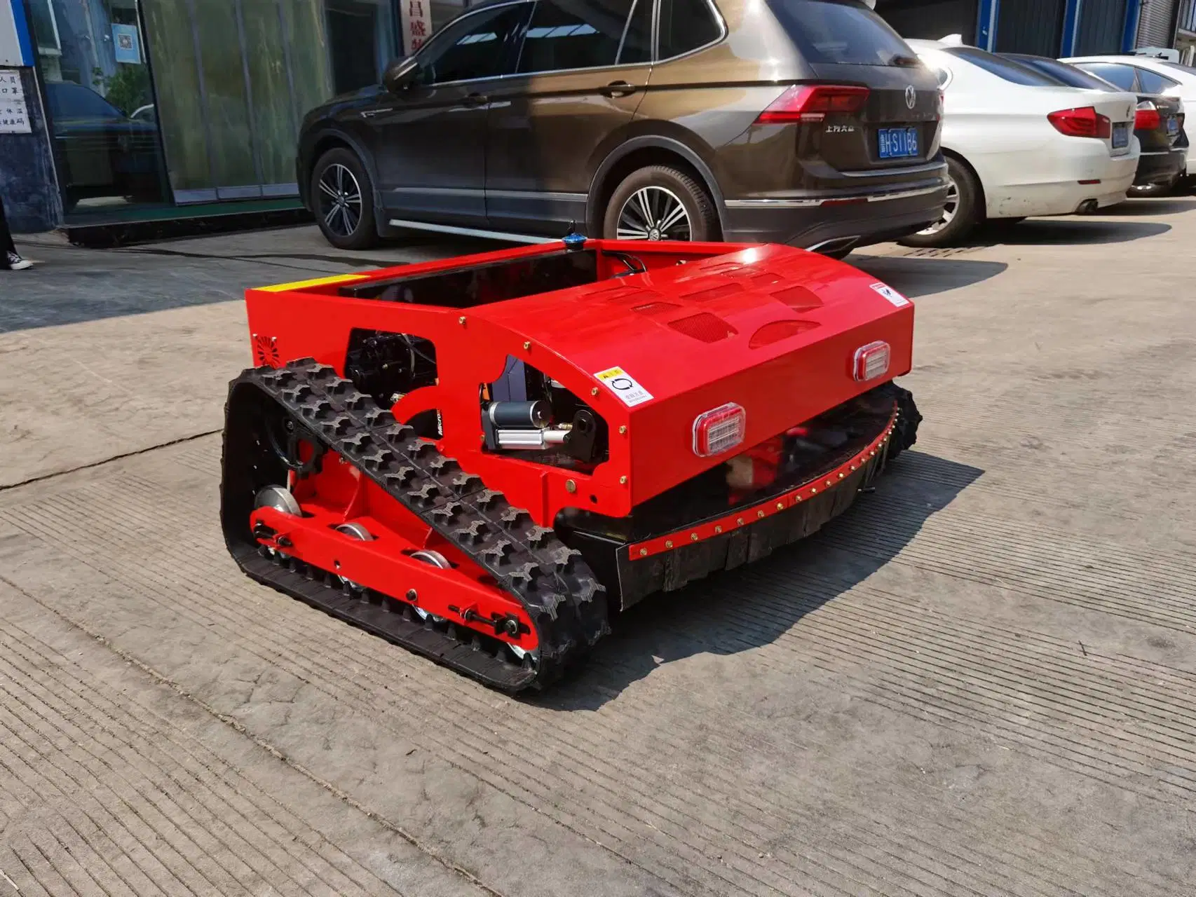 1000mm Width Agricultural and Forestry Equipment Zero Turn Flail Crawler Gasoline Remote Control Lawn Mower