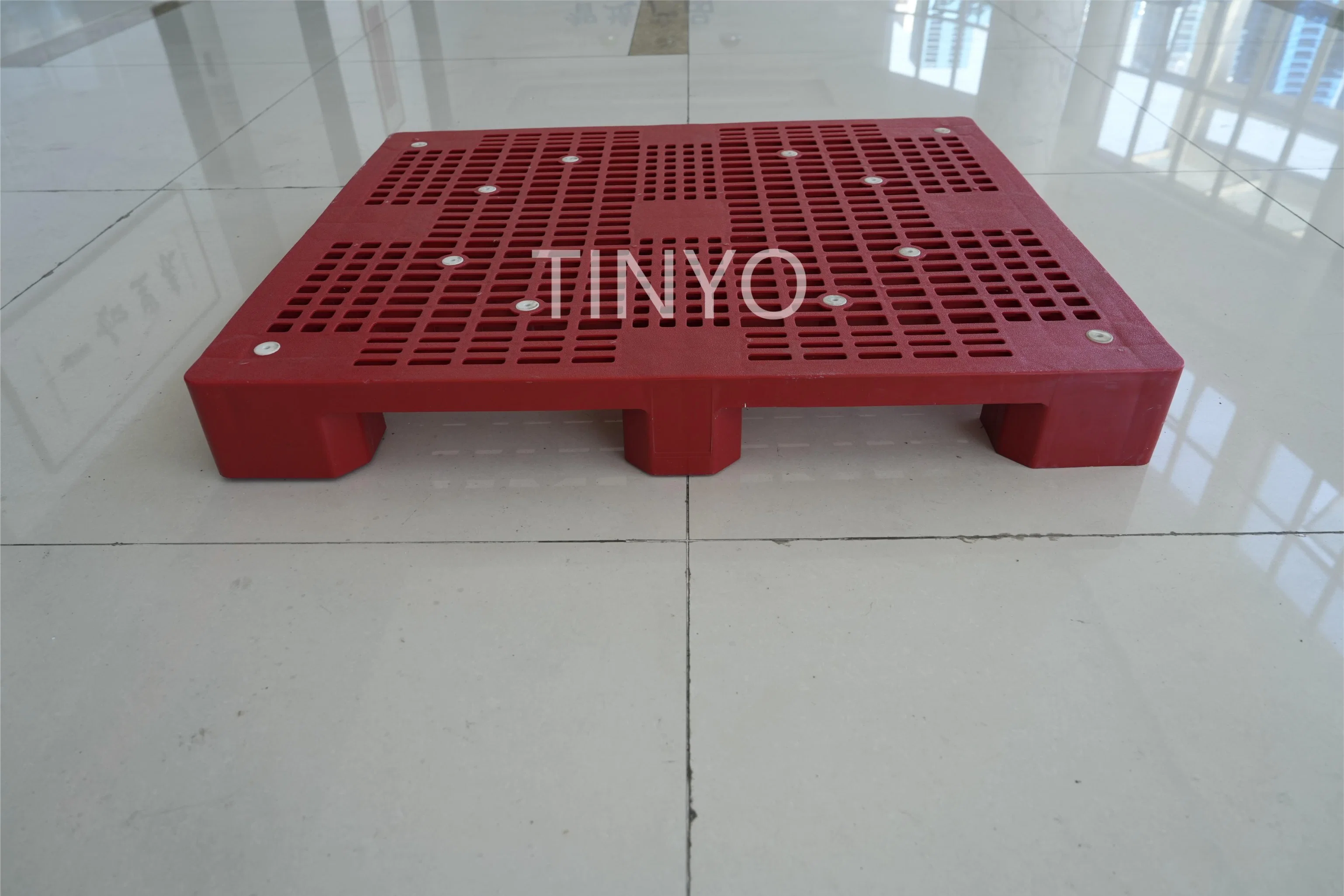 Red Euro Shipping Recycled PVC Warehouse Storage Rack Field Grid Plastic Pallet Ty1210-Z