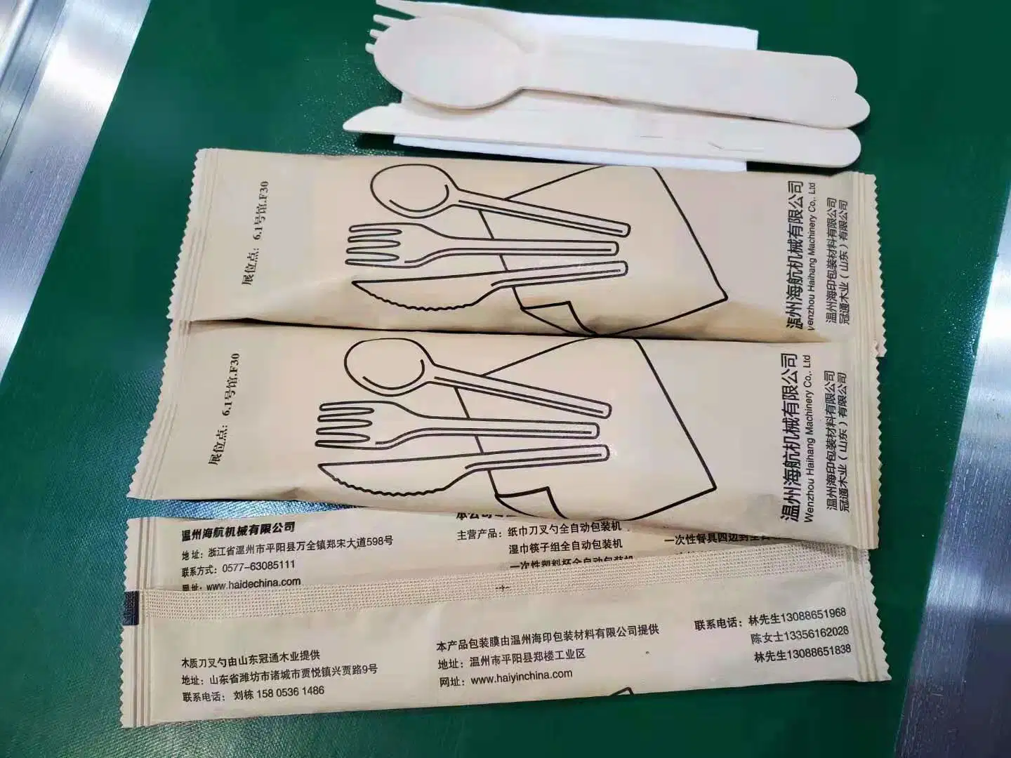 Palillos de vajilla desechable automático de plástico madera servilletas de papel tejido conjunto de cuchillería tenedor cuchara cuchillo Máquina de embalaje