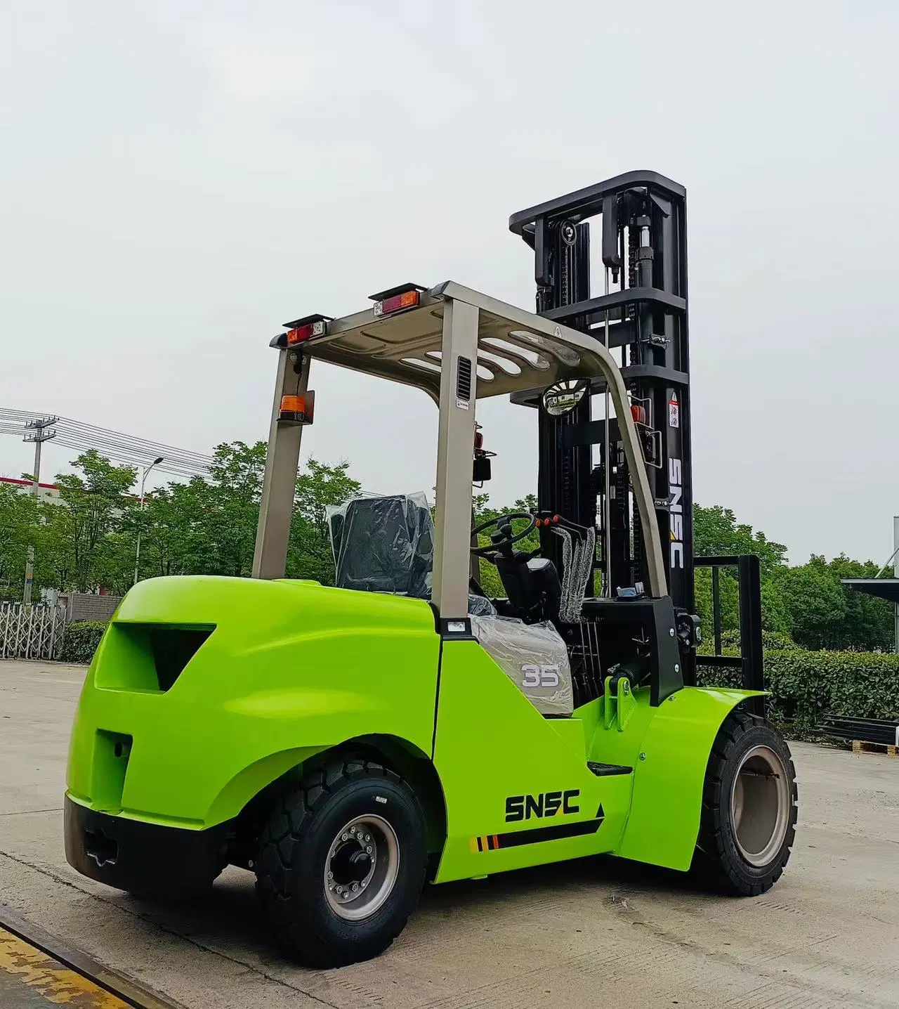 Elevador de 3,5 toneladas con motor diesel de 3 toneladas con doble frente Neumáticos