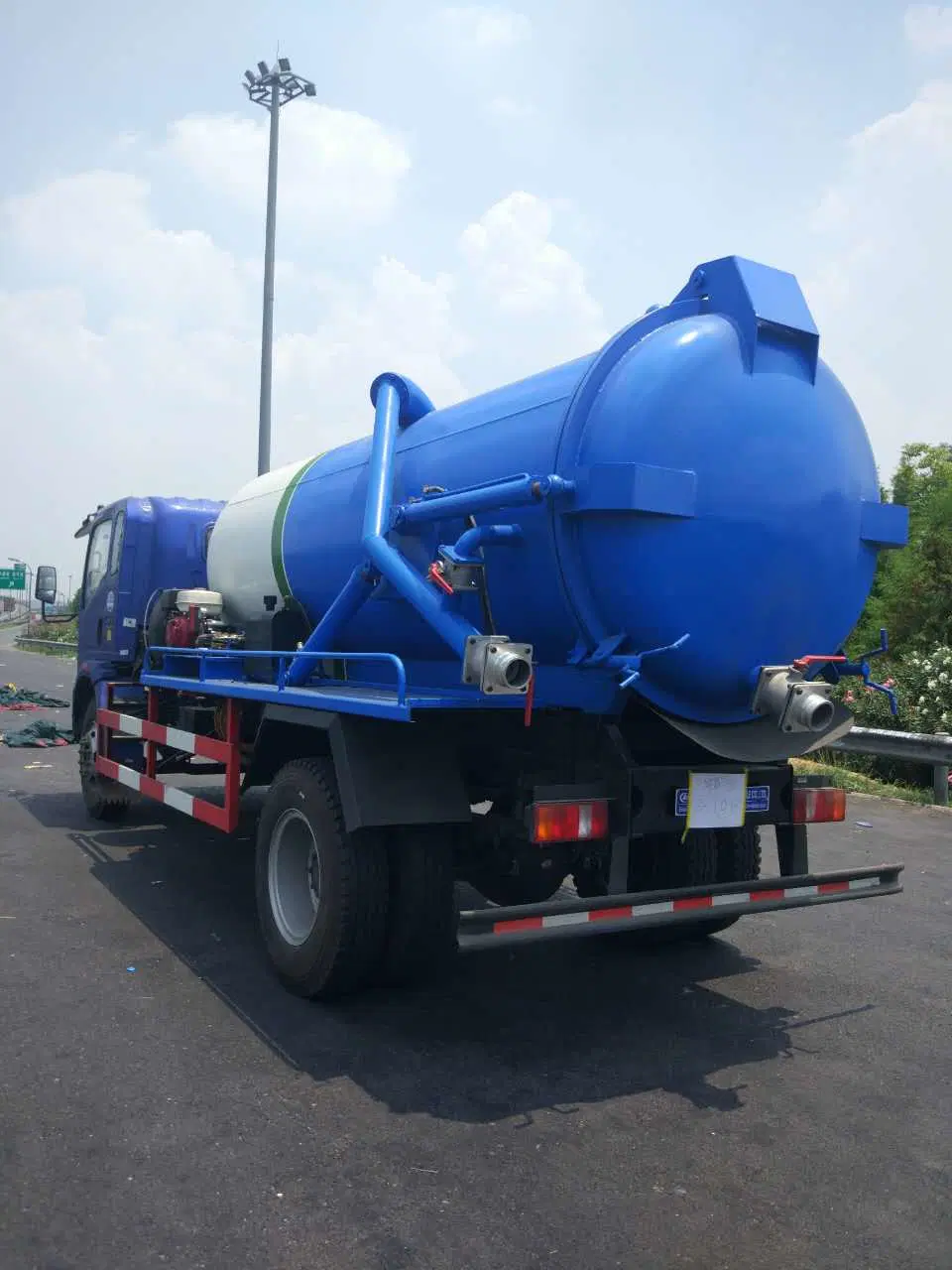 6 Wheel 8, 000liters Sinotruk HOWO Fecal Sewage Suction Trucks