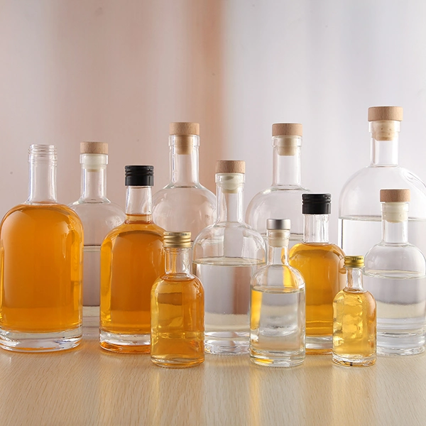 Commerce de gros 100ml/200 ml/375ml/500ml/700ml/750 ml/1L en verre bouteille de liqueur de bouteilles en verre rond nordique vide avec du bois Cork