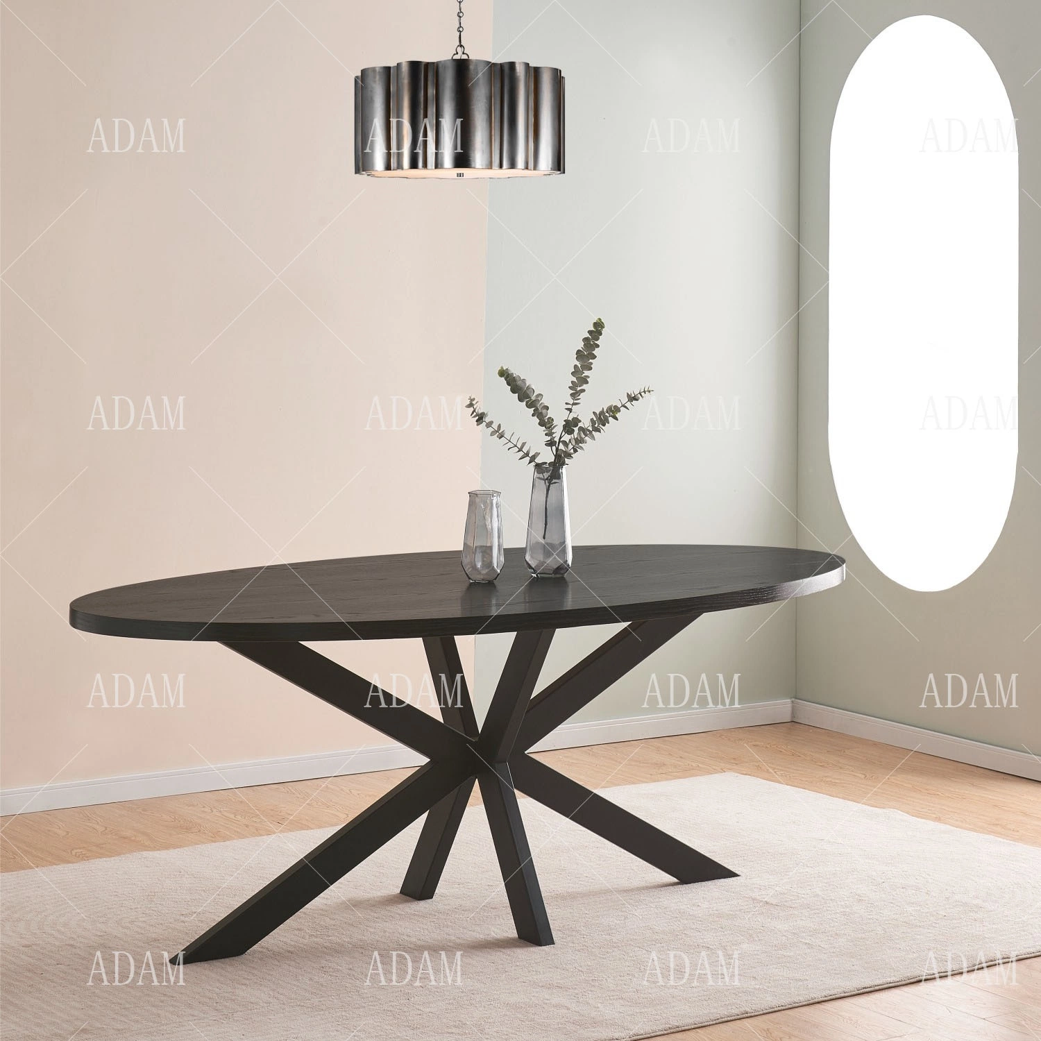 Table de salle à manger ovale moderne en bois naturel avec placage noir en bois MDF orné.