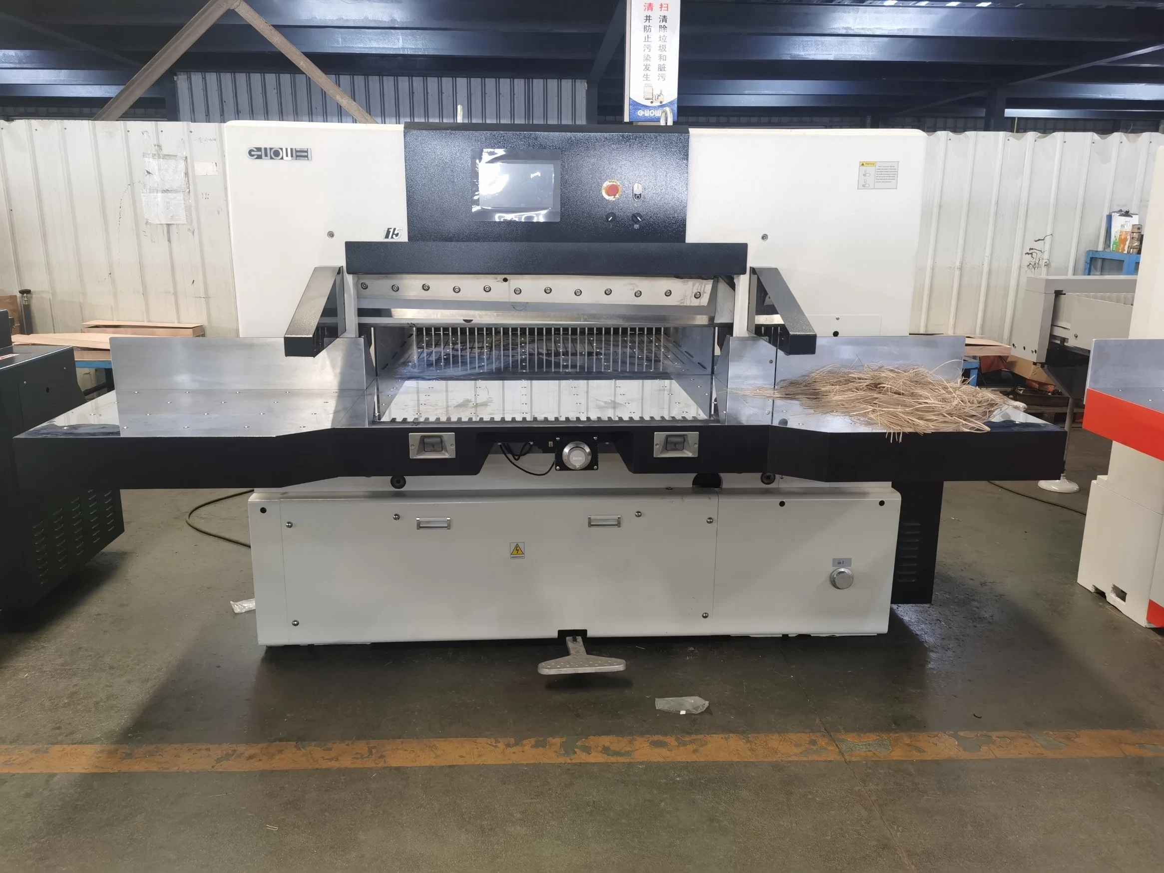 Program Control High Speed Hydraulic Paper Cutter (115K)