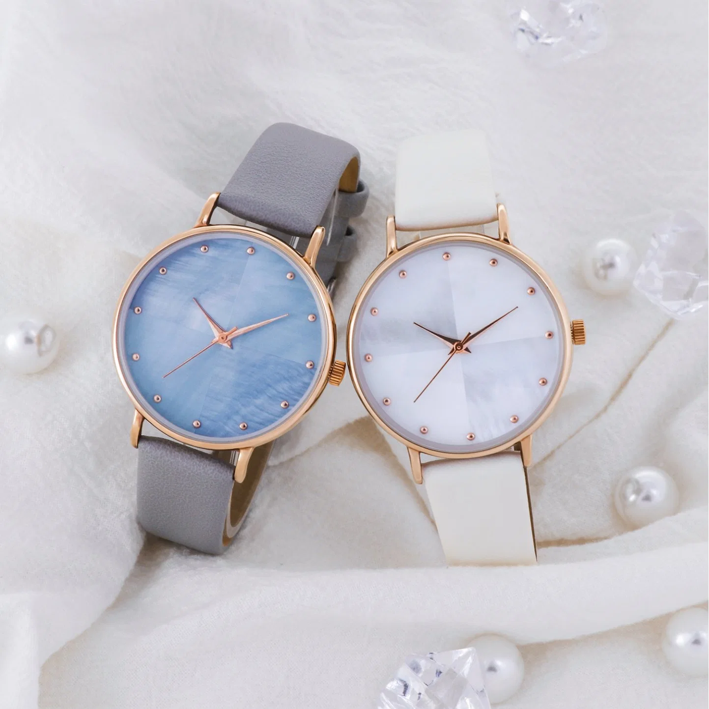 علامة تجارية عالية الجودة Women Metal Lady Watches Alloy Quartz كريستال للهدية الترويج ساعة المعصم ساعة كوارتز