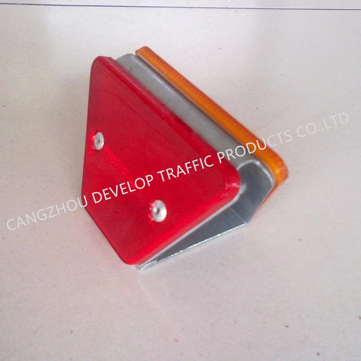 Chinese Manufacturer High Visible Plastic Highway Guardrail Reflector