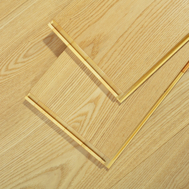 Núcleo de costilla japonés ha diseñado el suelo de madera