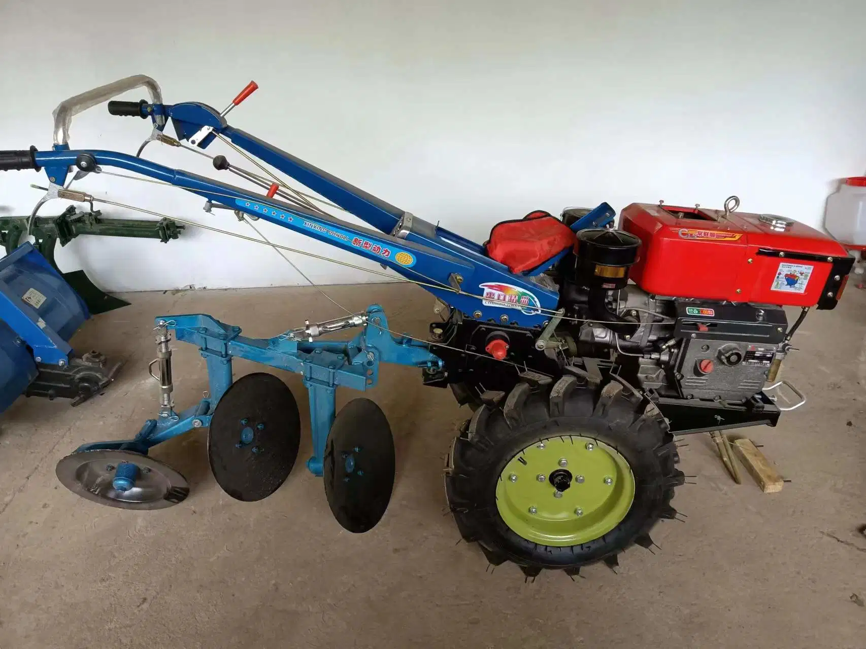 China Mini Garden Loader with Plough/Hand-Held Disc Plow with Walking Tractor