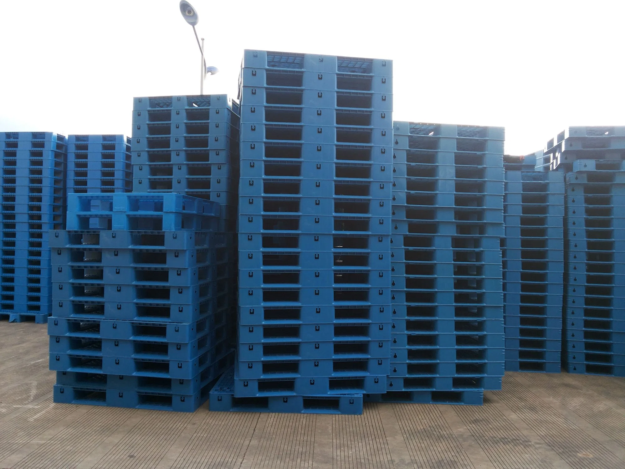 HDPE-Material 1200-1000 3 Laufschienen unten einseitig mit Stahl Rohren Rack Load 1-1,5T Kunststoffpalette