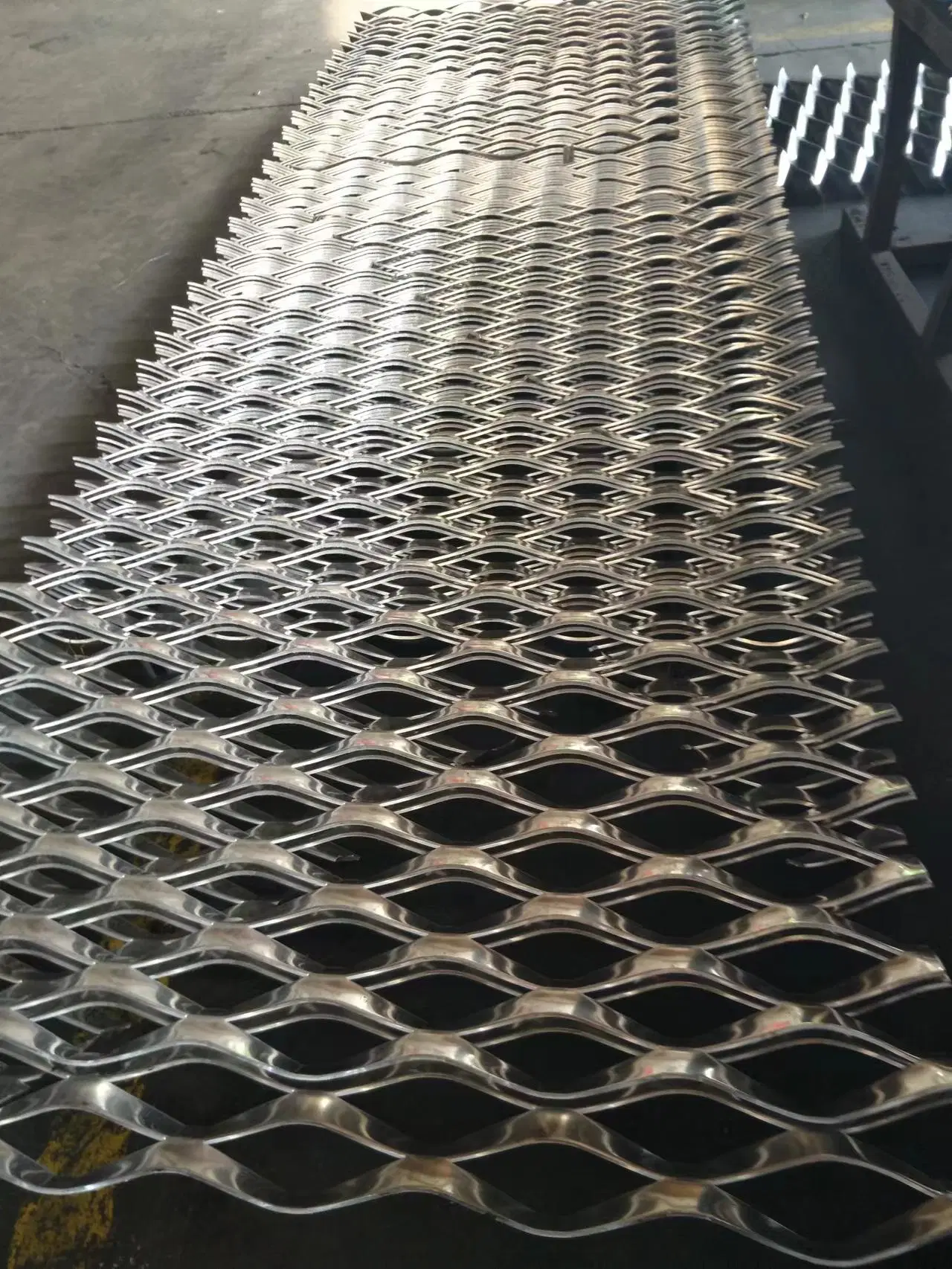 Industrial 1mm Steel Metal Welded Expanded Wire Mesh for Building