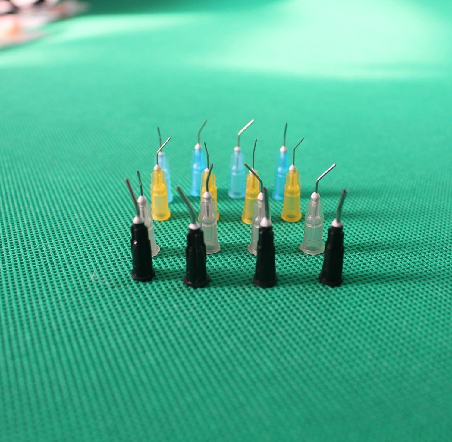 Pre-Bent Luer Lock Dispensing Needles / Tips