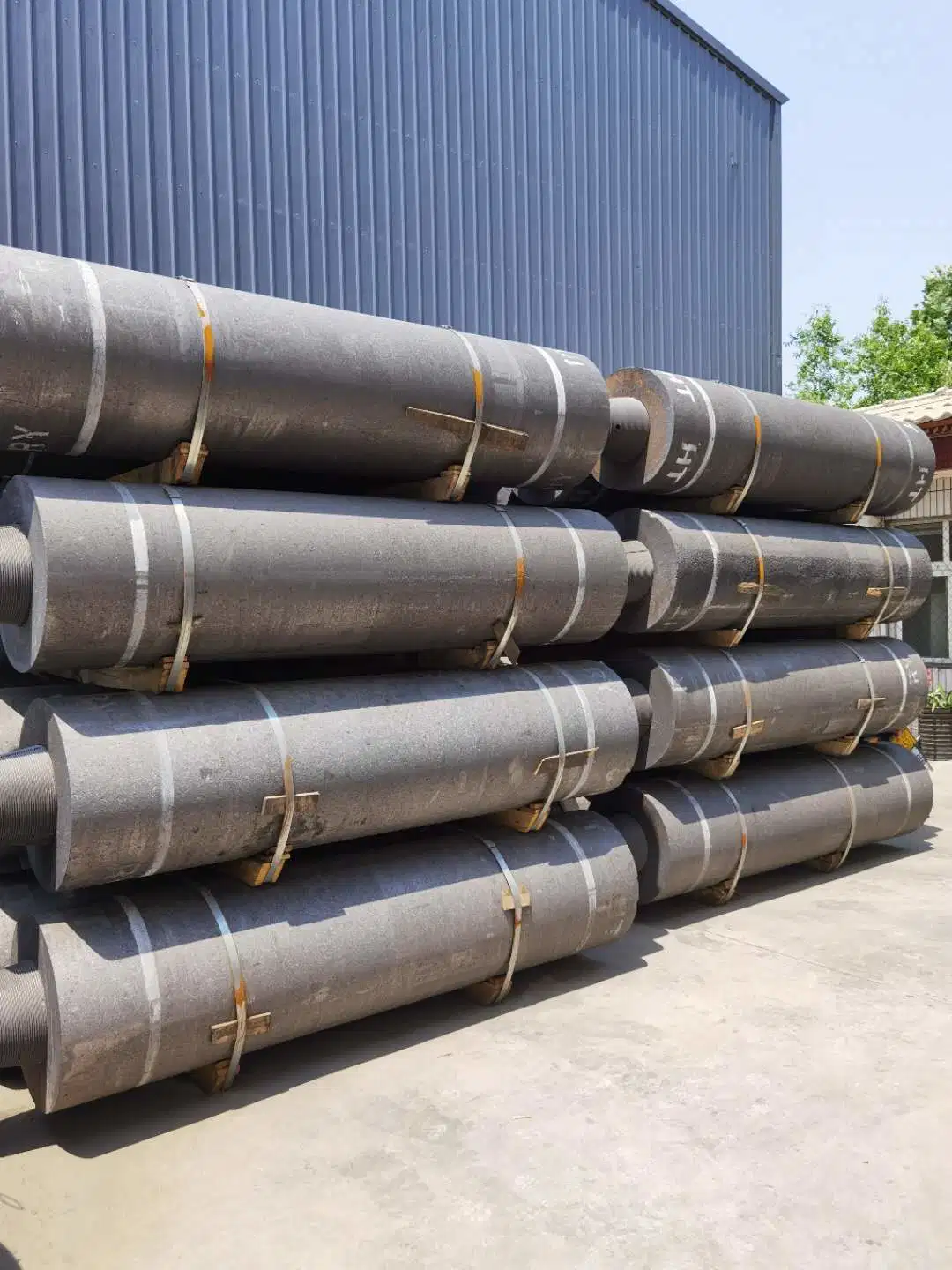 China Manufacturer High Carbon UHP 550mm Graphite Electrode Hot Sale Products