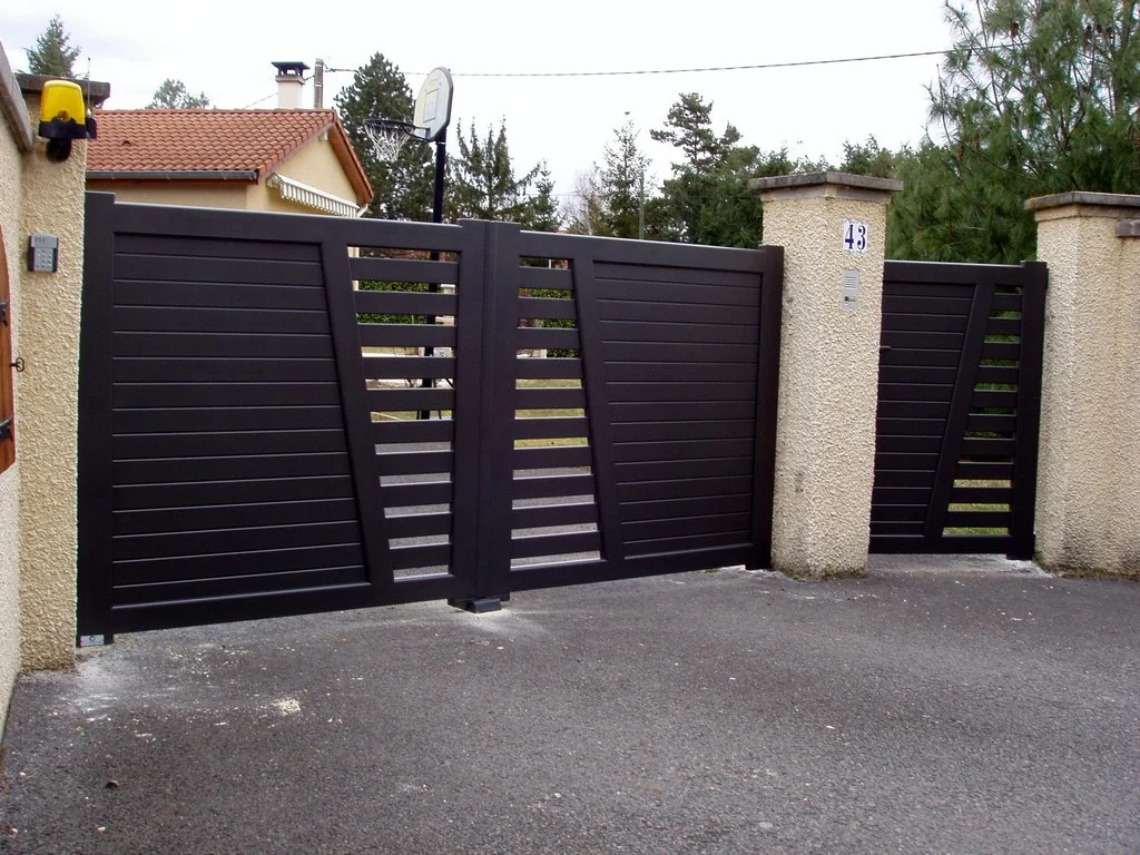 Horizontal Privacy Aluminum Courtyard Custom Gate Design Automatic Fancy Sliding Main 6 FT High 14 FT Wide Aluminum Driveway Boundary Gate