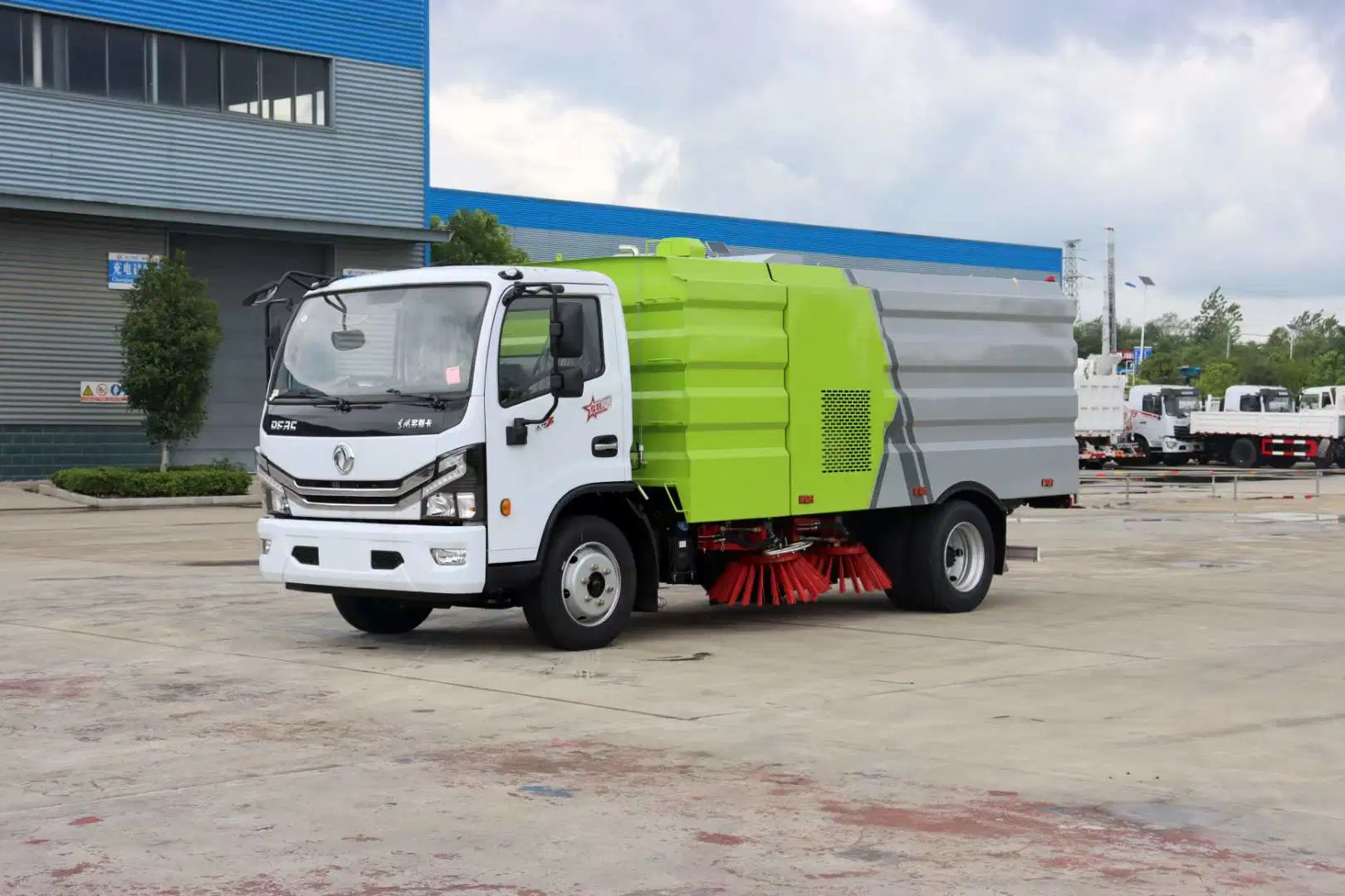 Dongfeng 120p 130HP 4000litre réservoir d'eau Road Sweeper chariot avec la pompe haute pression 5 de la GAC pétrolier à ordures