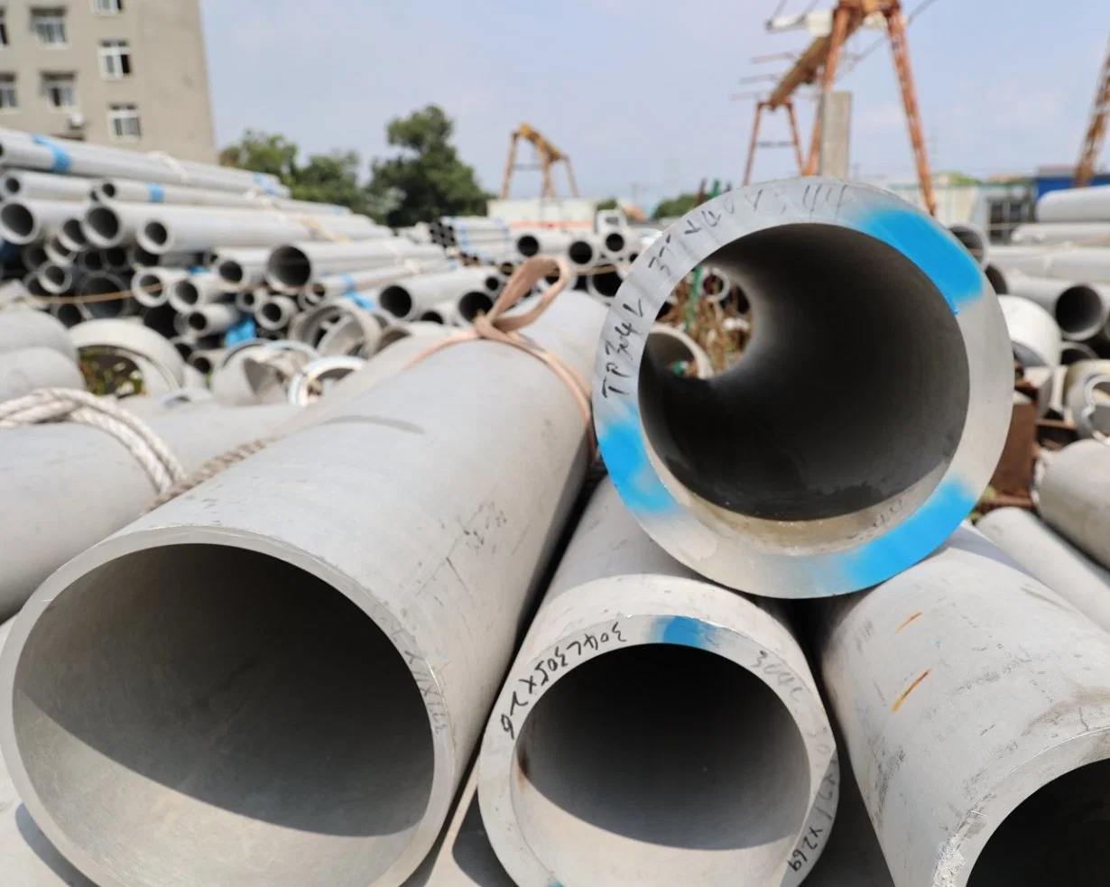 China Low Alloy Small Diameter Carbon Seamless Steel Tube fabricante