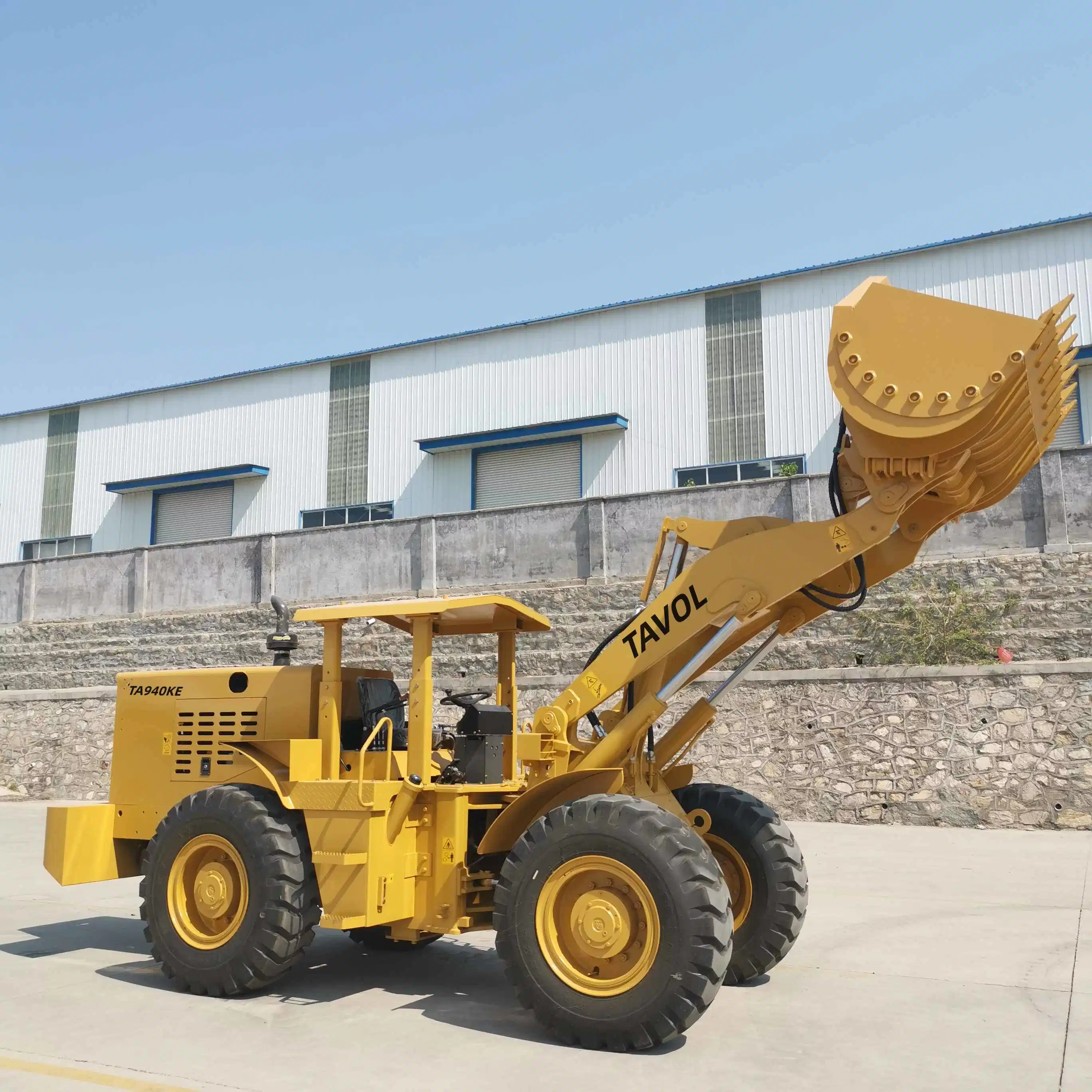 Good Mobile Loaders Mechanical Control with 1.7 Cubic Bucket in Mining Equipment