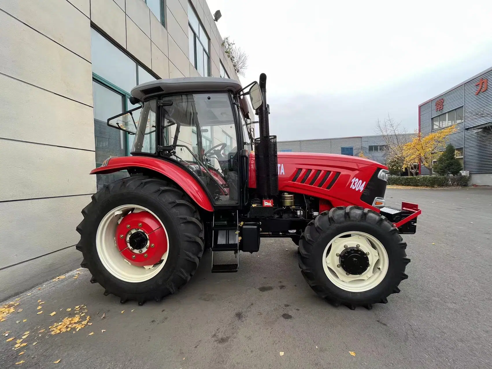 130 chineses a HP 55HP 65HP 45HP 90HP 4WD máquinas agrícolas da exploração do Equipamento Trator Grande com grandes pneus para agricultura