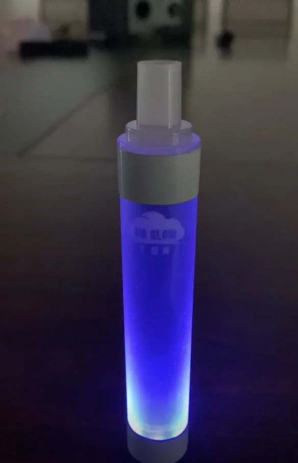 Stylo Vape jetable à cigarette électronique avec LED s'allumant et offrant 3000 bouffées