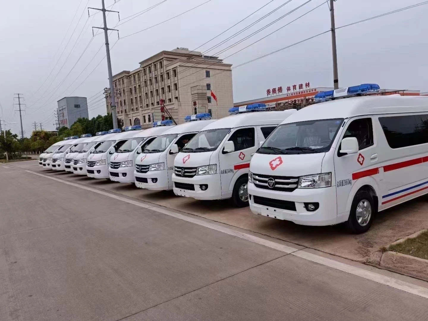 Foto Motor gasolina emergencia 4X2 primeros auxilios Monitoreo ambulancia para Tránsito de pacientes