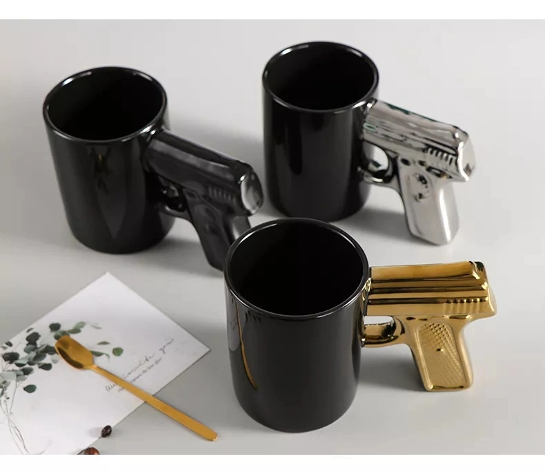 Forme 3D Mugs Tasse en céramique créative Or Argent et noir Poignée pistolet Mug Coupe de l'eau de la personnalité