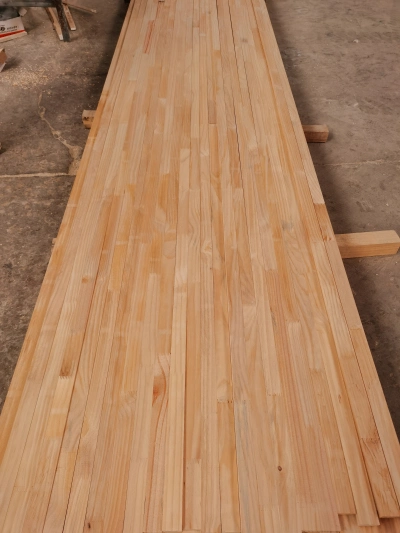 La producción de madera maciza pegamento Paulownia Paneles de madera finger joint Board