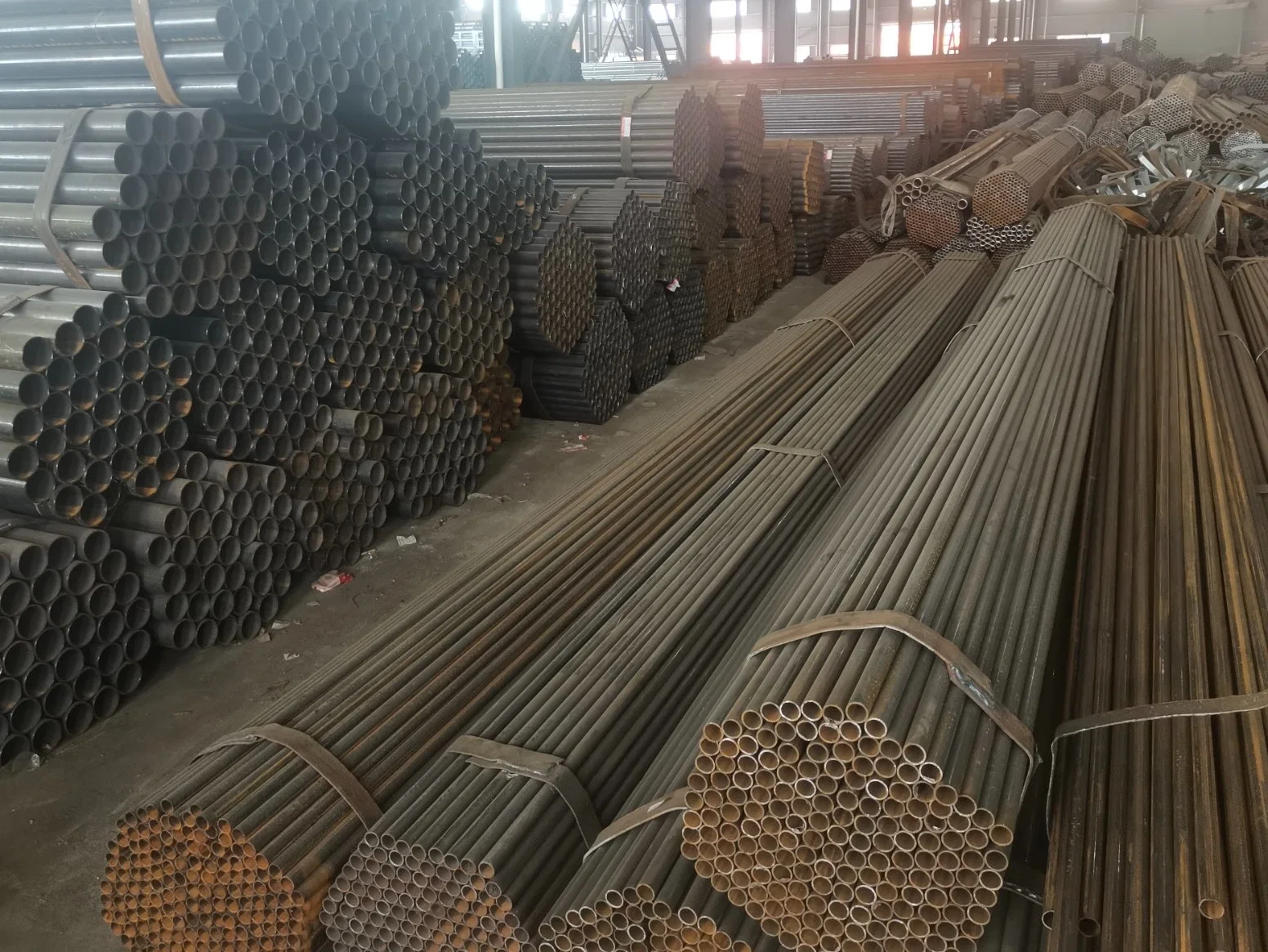 Capillary Stainless Steel Pipe Seamless Steel Tube 304 316 Round Square Welded Pipe Carbon ASTM, JIS, GB, DIN, En Black Alloy Oil Manufacturer of Steel Pipe