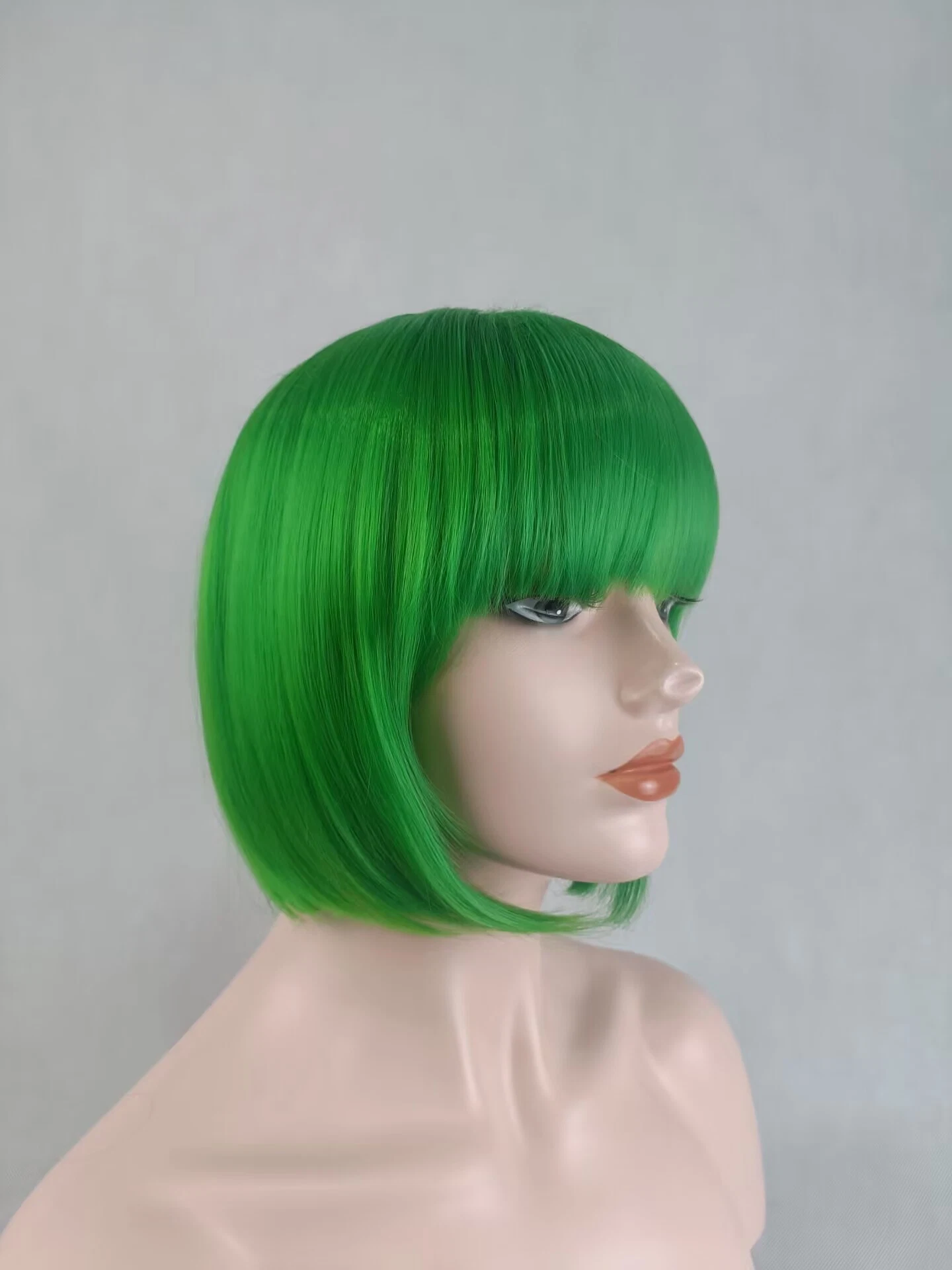 Español Hot vender verde claro pelo grueso recta peluca corta peluca Cosplay Bob con Bang