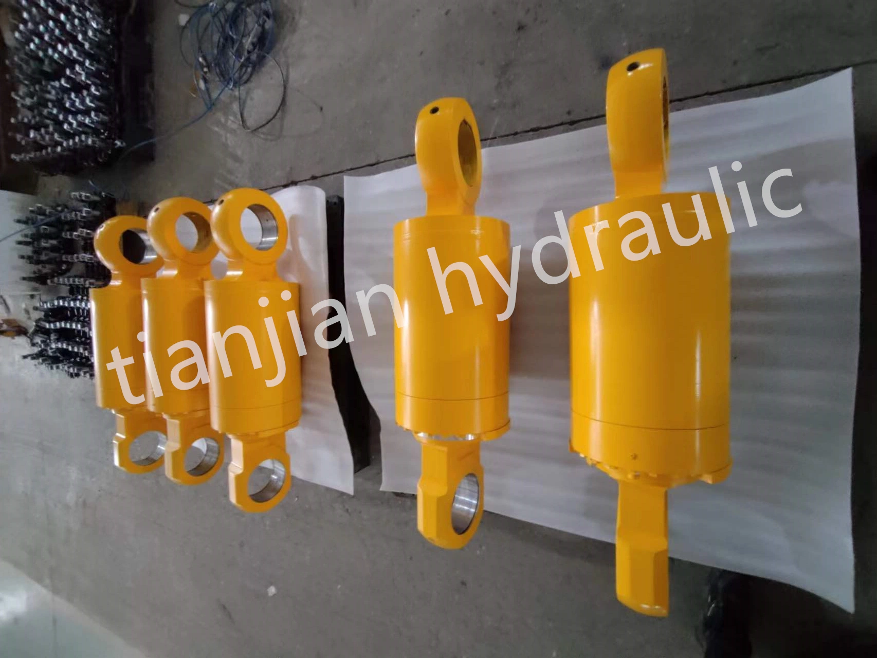 China Manufacturer Custom Mining Dump Truck Spare Parts Nitrogen Shock Absorption Cylinder