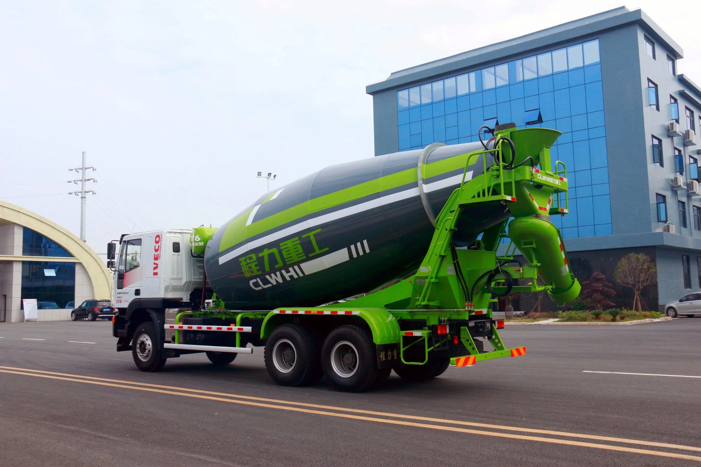 Chinesischer LKW 6X4 Genlyon 10 Wheeler 12cbm Beton Transport Mixer LKW LKW ltaly Marke PMP Reducer 12m3 20tons Zement Mixer Robuster Mischwagen