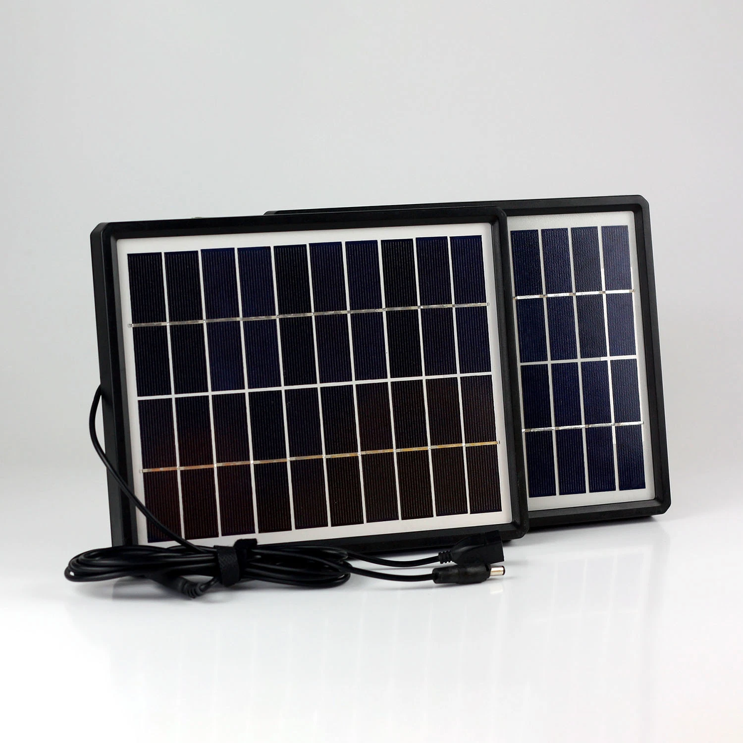 Portable Home Use Cheap Factory Price off Grid Solar Panel System Solar Generator with 4 PCS LED Bulbs and USB for Mobile Phone Charge