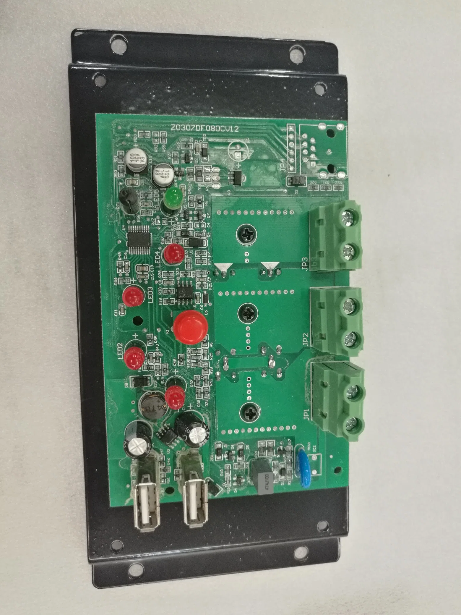 Ht30u 30AMP PWM Solar Controller LCD with Time and Light Control