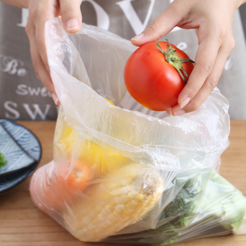 Sacs de nourriture super marché des sacs en plastique sur le rouleau transparent des sacs pour l'utilisation du marché