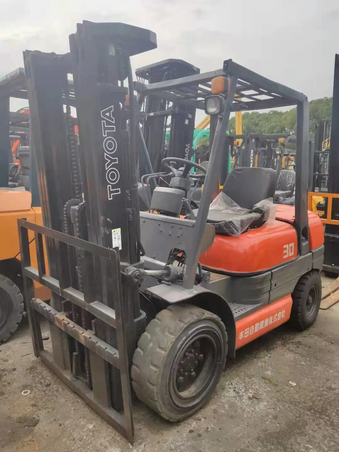 Used 3-5 Tons Parts Forklift Price