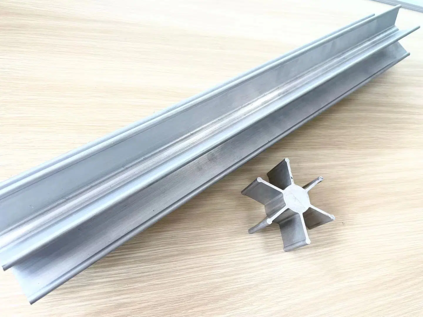 Extrusion Profiles 7075 Aluminum Alloy with ISO9001 9002 Approved (ASTM)