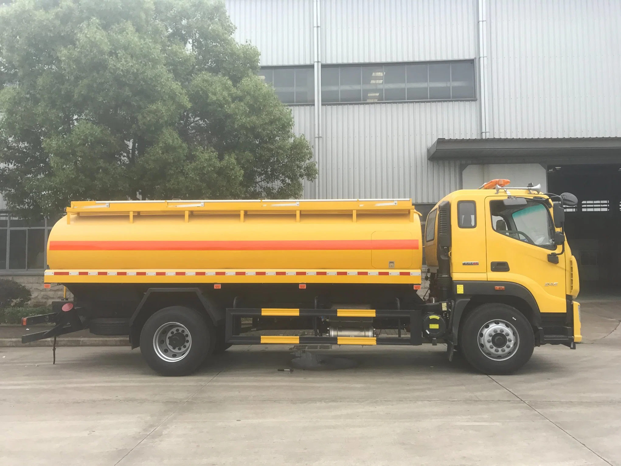 Good Quality Foton Auman 10tons 12tons Right Hand Drive Oil Tank Truck for Sale