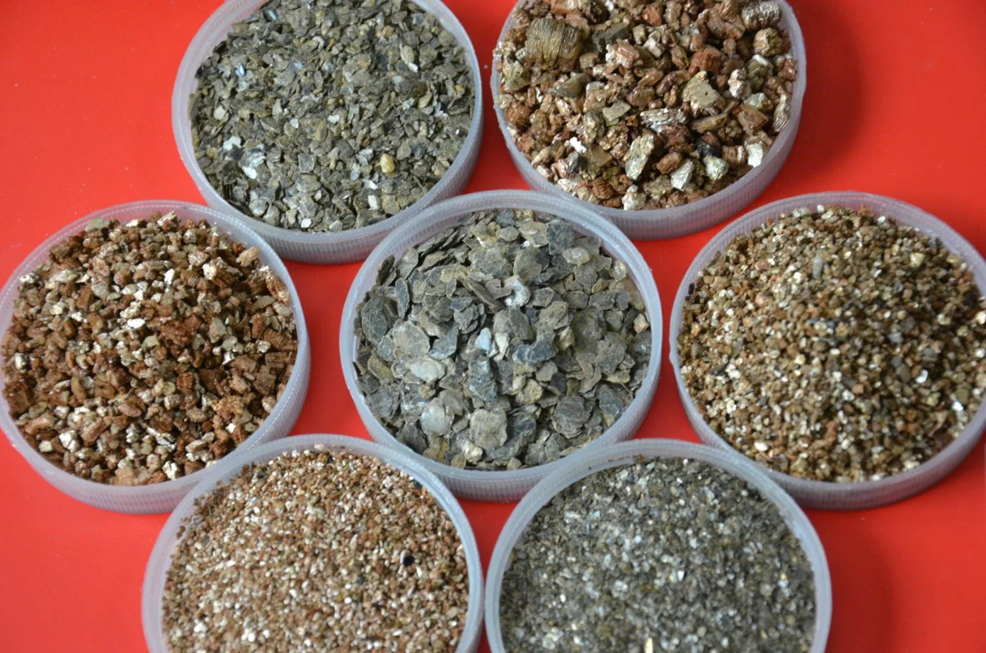 High quality/High cost performance  Construction Material Heat Insulation Material Golden and Silvery Expanded Vermiculite Crude Vermiculite