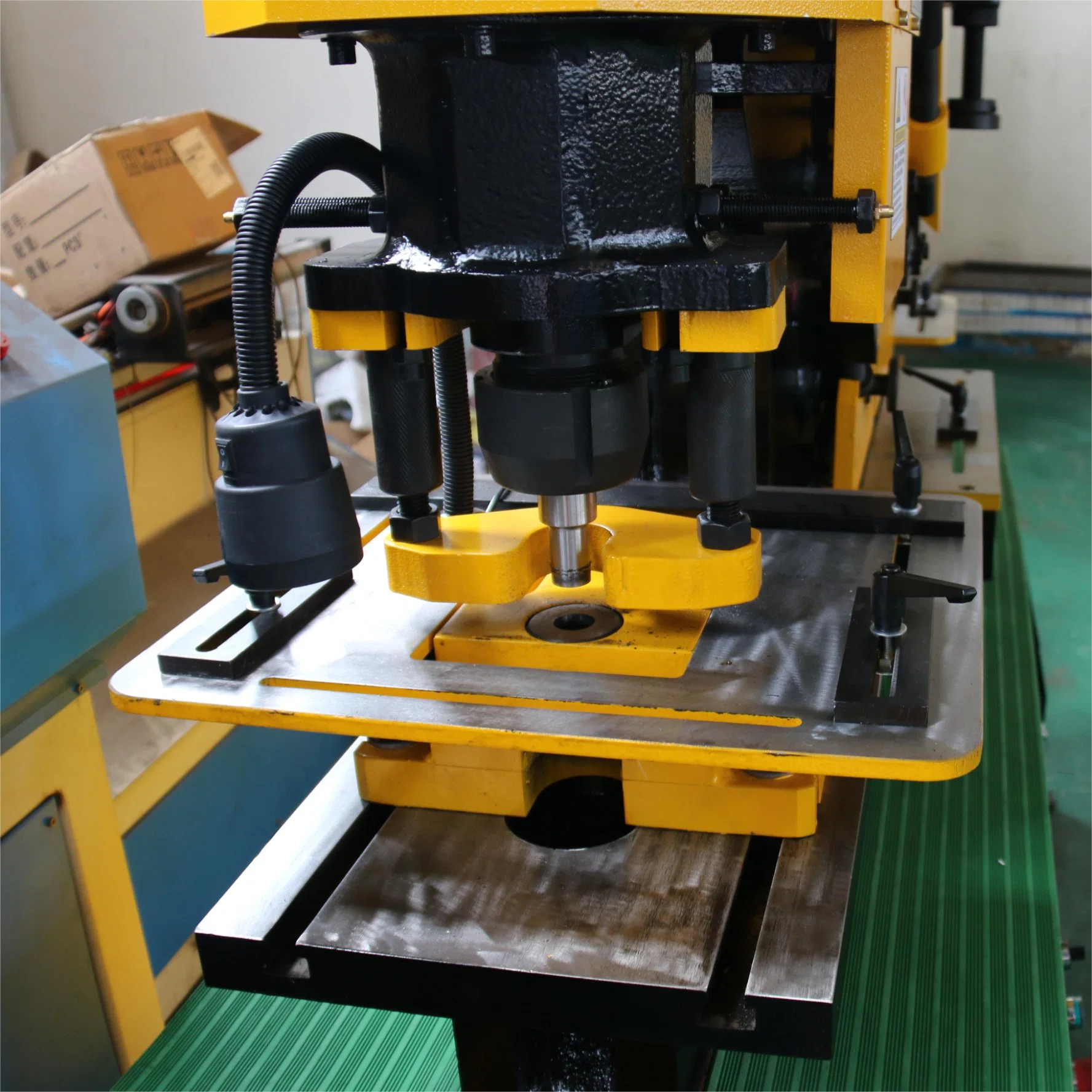 Hydraulic Iron Workers/Sheet Metal Punching and Shearing Machine/Iron Rod Cutting Machine