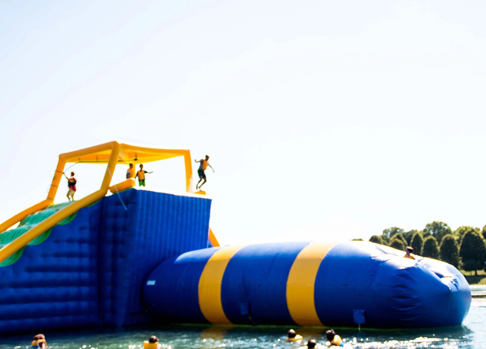 Lilytoys Riesiger Spielplatz Im Freien, Erwachsenen Wasser Aufblasbarer Vergnügungspark, Aufblasbares Spiel